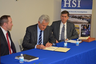 The repatriation certificate is signed by Adolfo Barattolo (Consul General, Italian Consulate, Miami)